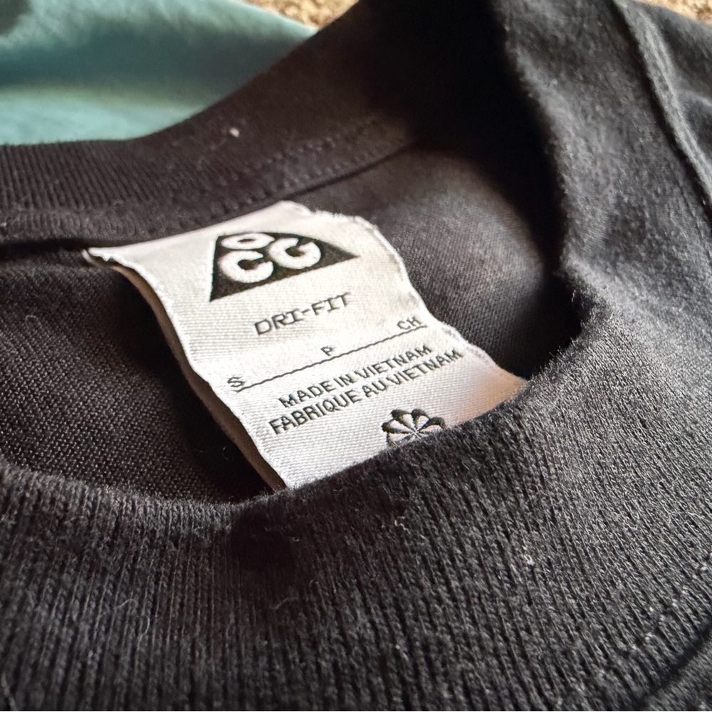 Nike ACG Shorts with 2 bonus items - Picture 4 of 11